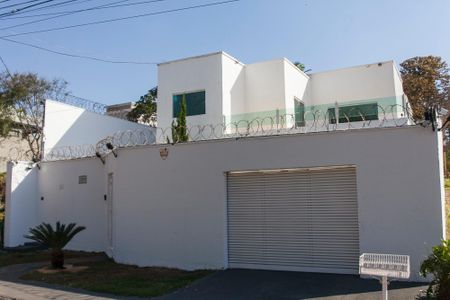 Fachada de casa para alugar com 5 quartos, 282m² em Jardim Karaíba, Uberlândia
