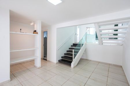 Sala 1 de casa para alugar com 5 quartos, 282m² em Jardim Karaíba, Uberlândia