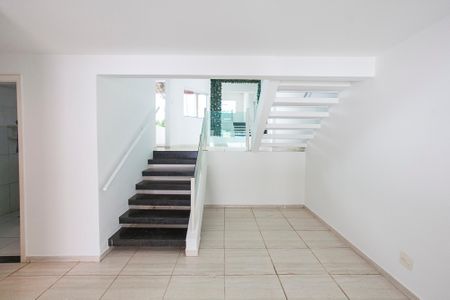 Sala 1 de casa para alugar com 5 quartos, 282m² em Jardim Karaíba, Uberlândia