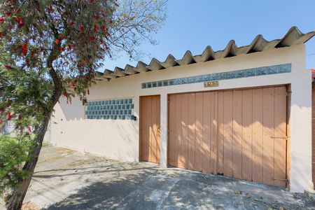 Casa para alugar com 170m², 3 quartos e 5 vagas Casa para alugar com 170m², 3 quartos e 5 vagasFachada