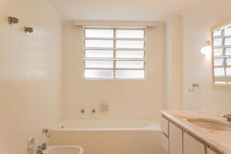 Apartamento à venda com 182m², 3 quartos e 2 vagasBanheiro da Suíte