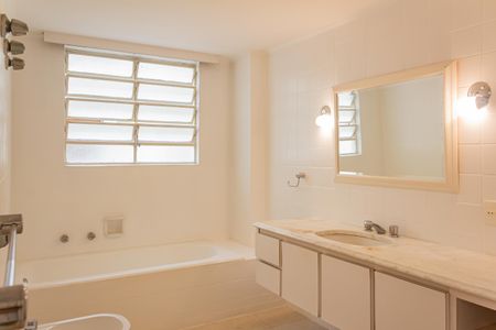 Apartamento à venda com 182m², 3 quartos e 2 vagasBanheiro da Suíte