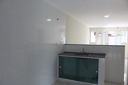 Casa de condomínio à venda com 160m², 3 quartos e 2 vagascozinha