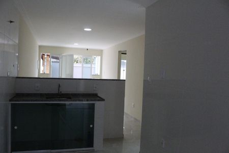 Casa de condomínio à venda com 160m², 3 quartos e 2 vagascozinha