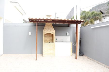 Casa de condomínio à venda com 160m², 3 quartos e 2 vagasChurrasqueira