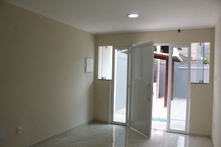 Sala de casa de condomínio à venda com 3 quartos, 160m² em Jacarepaguá, Rio de Janeiro