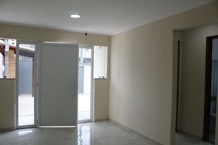 Casa de condomínio à venda com 160m², 3 quartos e 2 vagasSala