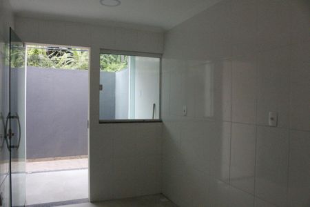 Casa de condomínio à venda com 160m², 3 quartos e 2 vagascozinha