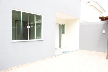 Casa de condomínio à venda com 160m², 3 quartos e 2 vagasEntrada