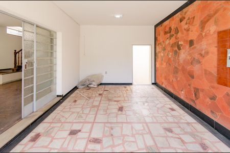 Casa à venda com 310m², 4 quartos e 1 vagaGaragem