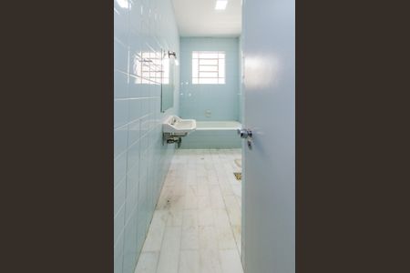 Casa à venda com 310m², 4 quartos e 1 vagaBanheiro 2