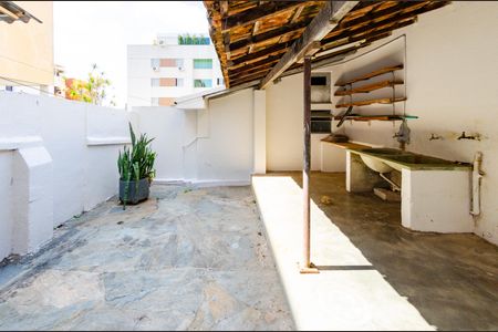 Casa à venda com 310m², 4 quartos e 1 vagaÁrea de serviço