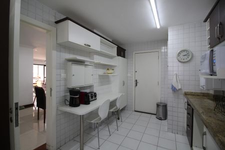 Apartamento à venda com 150m², 4 quartos e 2 vagasCozinha