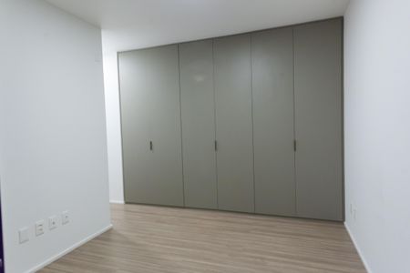 Apartamento à venda com 76m², 2 quartos e 2 vagas Apartamento à venda com 76m², 2 quartos e 2 vagasSuíte