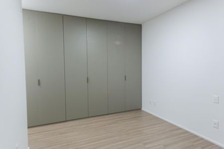 Apartamento à venda com 76m², 2 quartos e 2 vagas Apartamento à venda com 76m², 2 quartos e 2 vagasSuíte