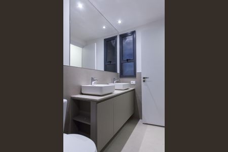 Apartamento à venda com 76m², 2 quartos e 2 vagas Apartamento à venda com 76m², 2 quartos e 2 vagasBanheiro da Suíte