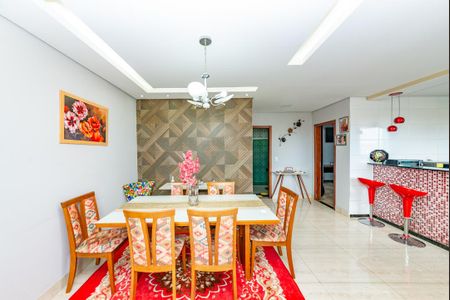 Casa à venda com 380m², 2 quartos e 3 vagasSala 2