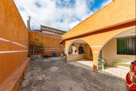 Casa à venda com 380m², 2 quartos e 3 vagasGaragem - Quintal