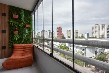 Apartamento à venda com 125m², 3 quartos e 2 vagasVaranda
