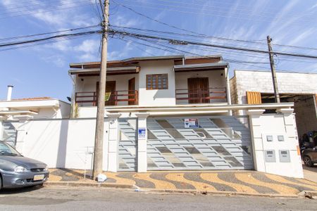 Casa à venda com 355m², 4 quartos e 5 vagasFachada
