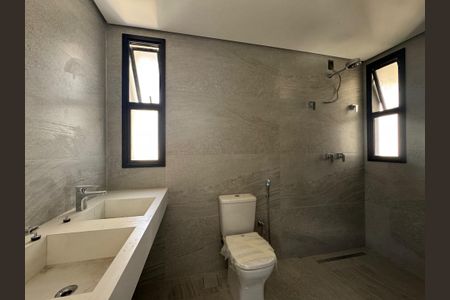 banheiro 1 de apartamento à venda com 4 quartos, 182m² em Centro, Belo Horizonte