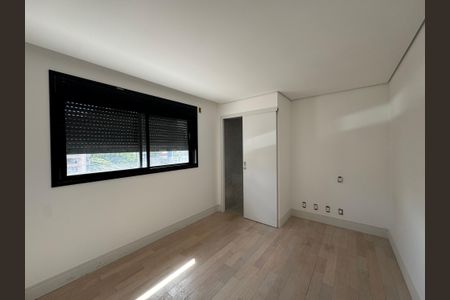 Apartamento à venda com 182m², 4 quartos e 4 vagasquarto 2
