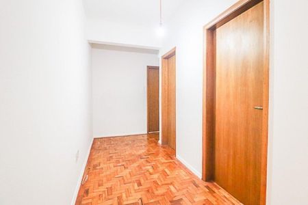 Corredor de apartamento para alugar com 3 quartos, 89m² em Rio Branco, Porto Alegre