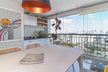 Apartamento à venda com 100m², 3 quartos e 2 vagasVaranda