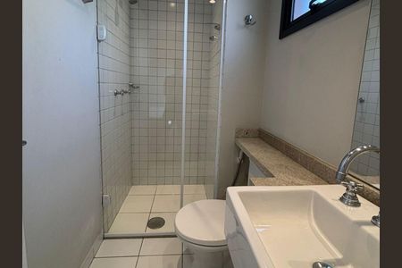 Banheiro de apartamento à venda com 1 quarto, 32m² em Pinheiros, São Paulo