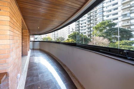 Apartamento para alugar com 171m², 3 quartos e 3 vagasVaranda