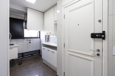 Apartamento para alugar com 171m², 3 quartos e 3 vagasÁrea de Serviço