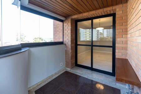 Apartamento para alugar com 171m², 3 quartos e 3 vagasVaranda