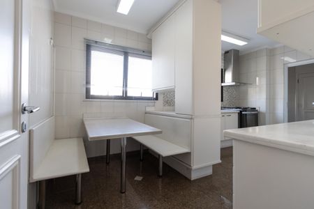 Apartamento para alugar com 171m², 3 quartos e 3 vagasCozinha