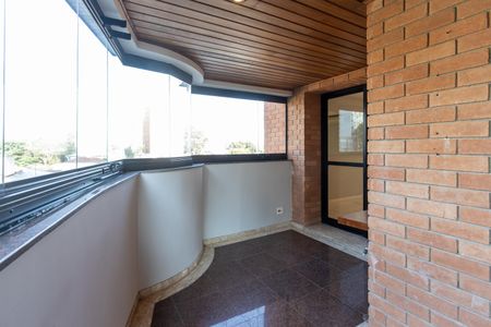 Apartamento para alugar com 171m², 3 quartos e 3 vagasVaranda