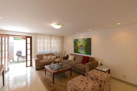 Sala de casa à venda com 4 quartos, 165m² em Dona Clara, Belo Horizonte