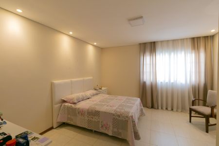 Casa à venda com 165m², 4 quartos e 2 vagasSuíte