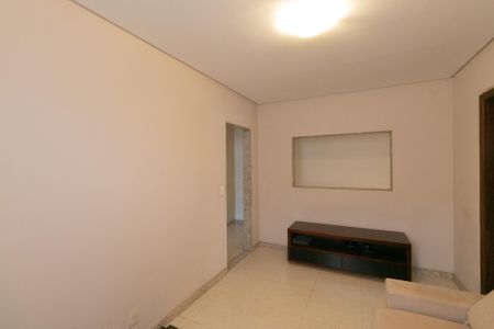 Casa à venda com 165m², 4 quartos e 2 vagasSala