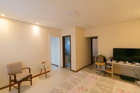 Casa à venda com 165m², 4 quartos e 2 vagasSuíte