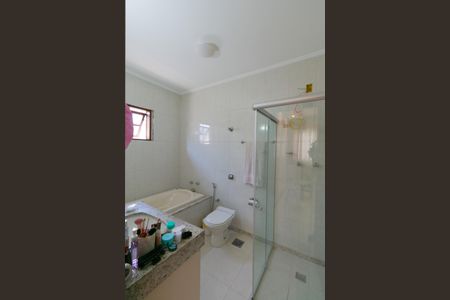 Casa à venda com 165m², 4 quartos e 2 vagasBanheiro da Suíte