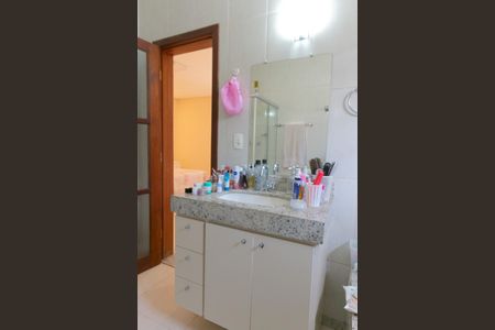 Casa à venda com 165m², 4 quartos e 2 vagasBanheiro da Suíte