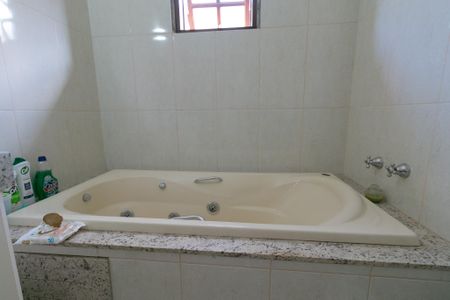 Casa à venda com 165m², 4 quartos e 2 vagasBanheiro da Suíte