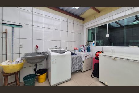 Casa à venda com 286m², 3 quartos e 5 vagas Casa à venda com 286m², 3 quartos e 5 vagasLavanderia