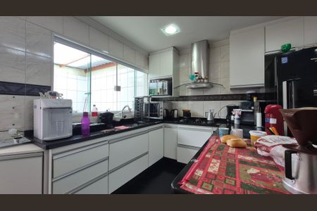 Casa à venda com 286m², 3 quartos e 5 vagas Casa à venda com 286m², 3 quartos e 5 vagasCozinha