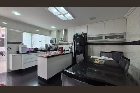 Casa à venda com 286m², 3 quartos e 5 vagas Casa à venda com 286m², 3 quartos e 5 vagasCozinha