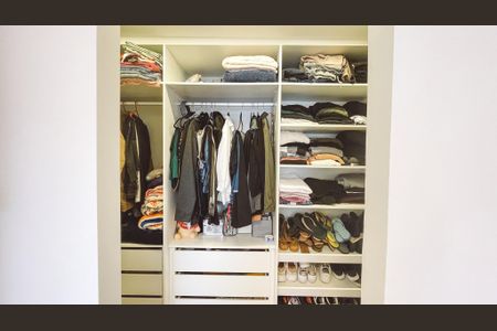 Apartamento à venda com 69m², 2 quartos e 1 vaga Apartamento à venda com 69m², 2 quartos e 1 vagaCloset do Quarto 2