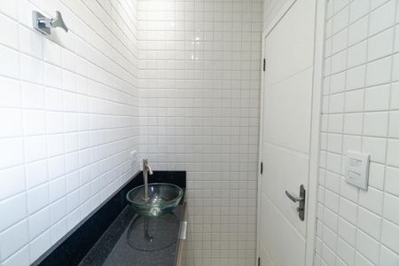 Banheiro da Suíte 1 de casa para alugar com 2 quartos, 94m² em Jardim Oriental, São Paulo