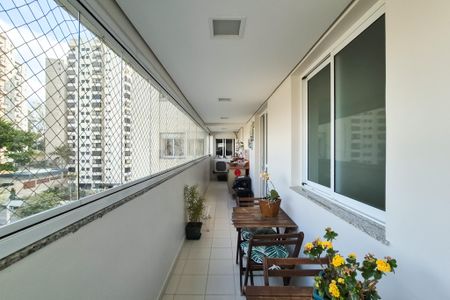 Apartamento à venda com 204m², 3 quartos e 3 vagasVaranda da Cozinha -