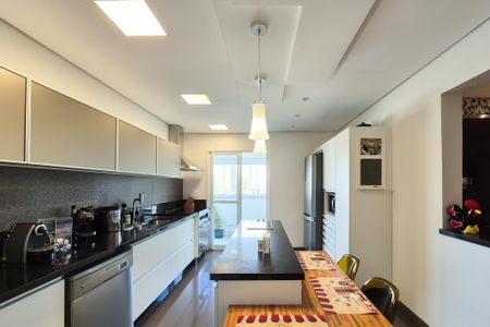 Apartamento à venda com 204m², 3 quartos e 3 vagasCozinha - Armários