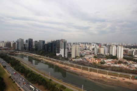 Apartamento para alugar com 186m², 3 quartos e 2 vagasVista da Suíte 1