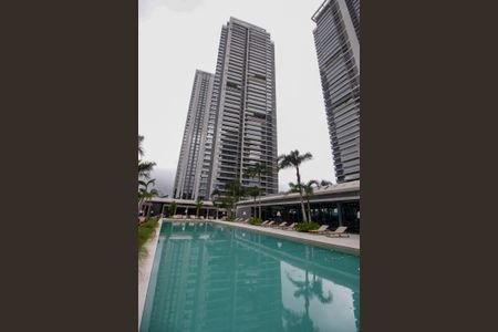 Apartamento para alugar com 186m², 3 quartos e 2 vagas Apartamento para alugar com 186m², 3 quartos e 2 vagasÁrea comum - Piscina